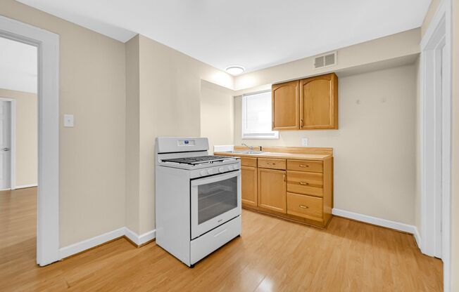 2 beds, 1 bath, 700 sqft, $1,050, Unit RH1