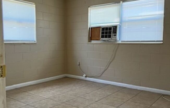 2 beds, 1 bath, $1,100, Unit POLK