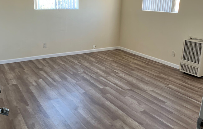 OCEAN BEACH STUDIO APARTMENT 1.5 BLOCKS TO THE BEACH! ONLY$1,695/mo