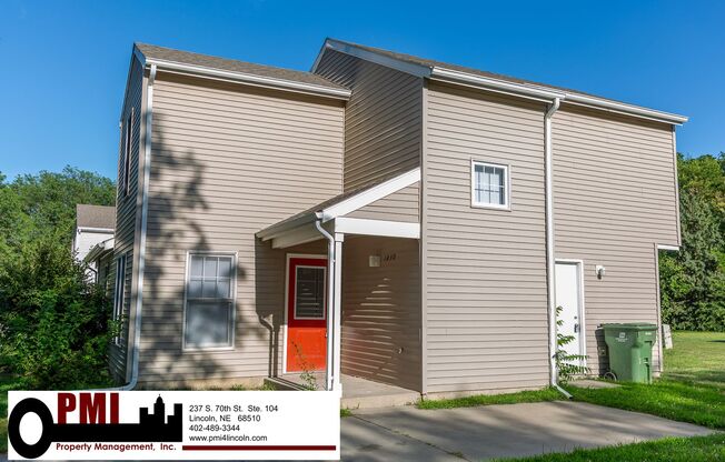 3 Bedroom and 1.5 bathroom Duplex for Rent