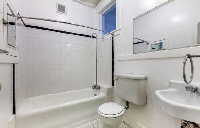 1 bed, 1 bath, 680 sqft, $1,675, Unit 25