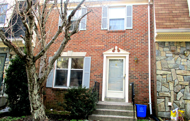 Beautiful 4 BR/2 BA Townhome in Silver Spring!