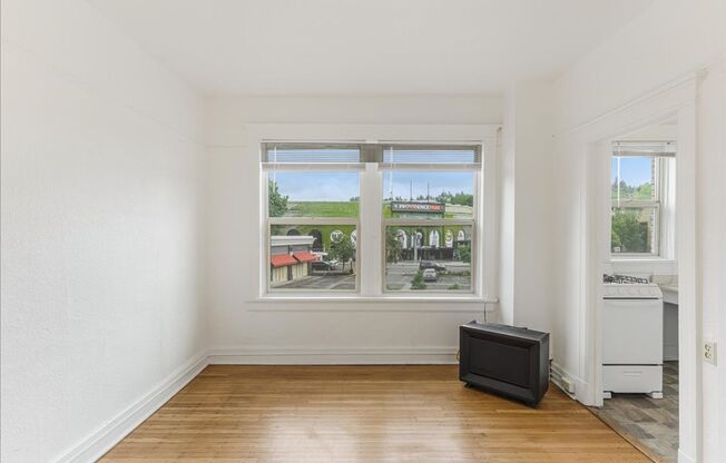 Studio, 1 bath, 332 sqft, $950, Unit 205