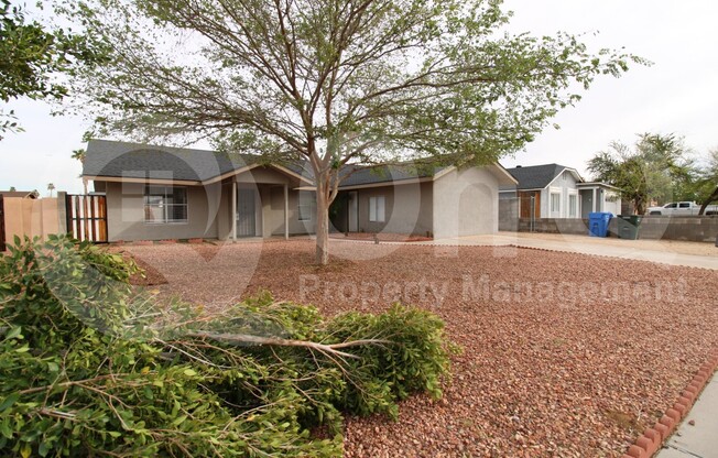 1224 E HUNTINGTON DR