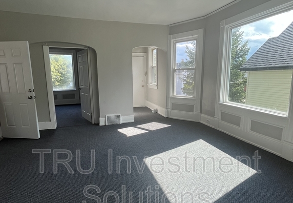 2441 N 6 ST