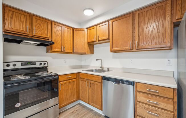 2 beds, 1 bath, 900 sqft, $1,595, Unit 16