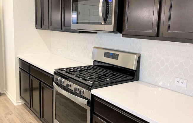 3 beds, 2.5 baths, $2,100