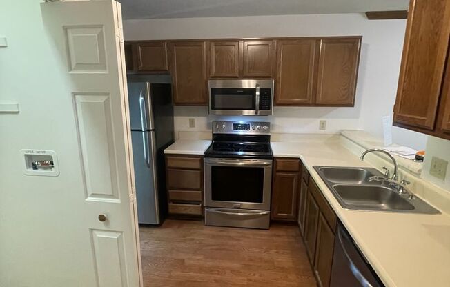 2 bd 2.5 ba townhome