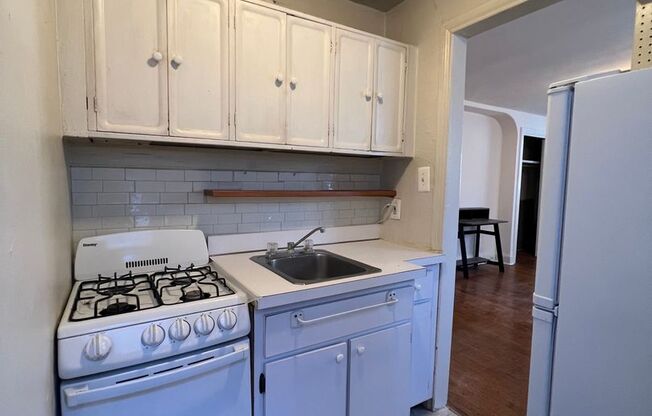2211-13-15 Spruce Street