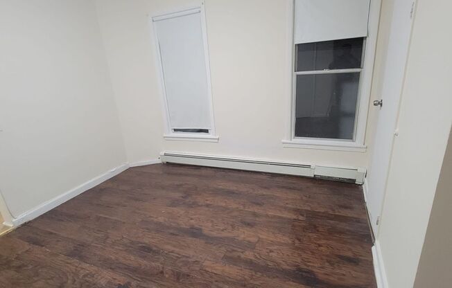 3 beds, 1 bath, 1,000 sqft, $2,100