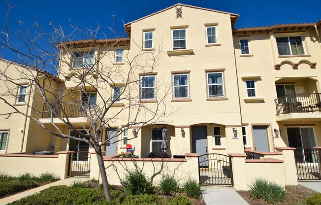 3BED/3.5BATH Townhome in Camarillo