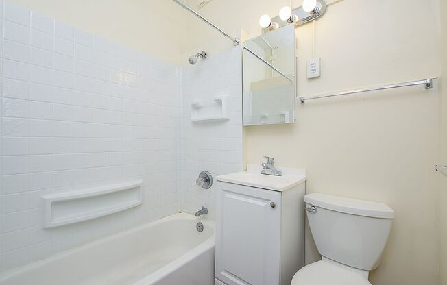 Studio, 1 bath, 359 sqft, $1,325, Unit 403