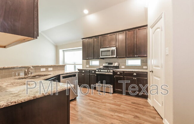 2124 AUSTIN LN
