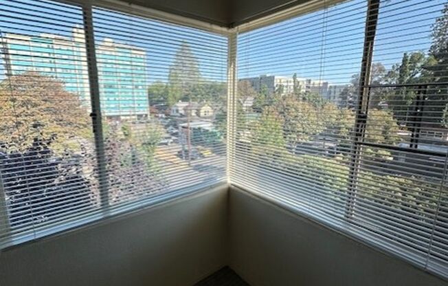 2 beds, 1 bath, 689 sqft, $1,375, Unit 402A