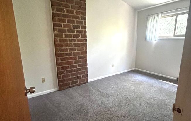 2 beds, 1 bath, $1,150, Unit E