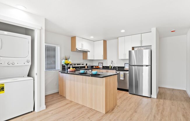 1 bed, 1 bath, 650 sqft, $1,200, Unit 1919 F