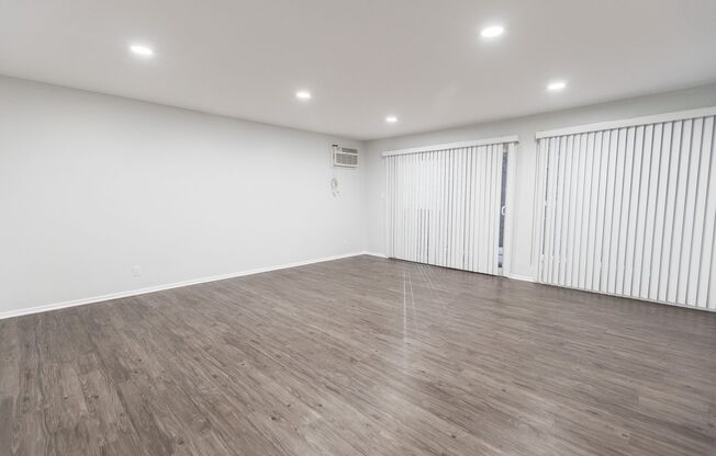 3 beds, 2 baths, 1,300 sqft, $3,698, Unit 202