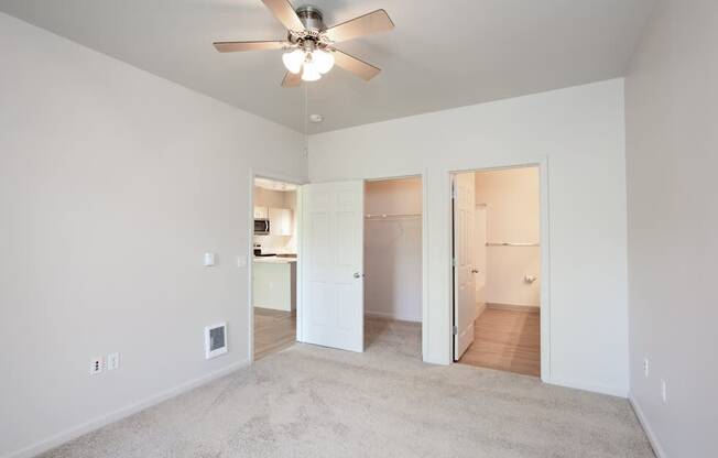 A room with a ceiling fan and carpeted floor at Wilsonville Summit Apartments, Oregon, 97070