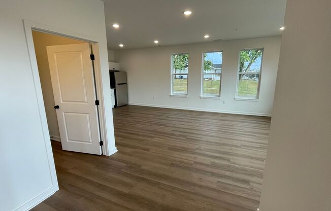 2 beds, 1.5 baths, 995 sqft, $1,550