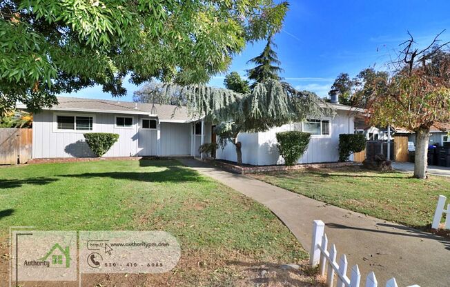 155 Mary Lane - Two Spacious Living Rooms with Wood Burning Stoves, Red Bluff Property