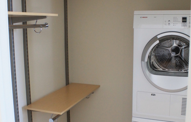 Studio, 1 bath, 487 sqft, $2,100, Unit 212