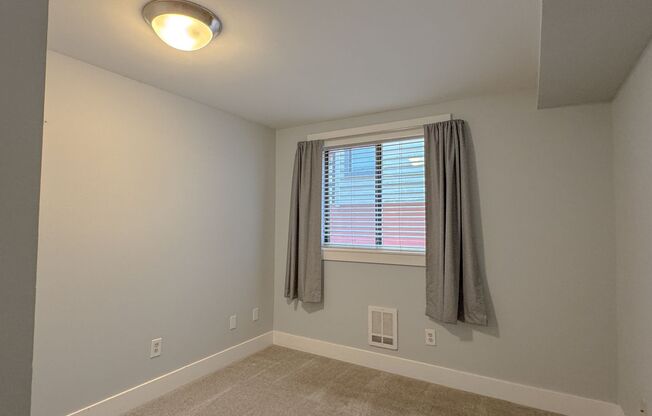 2 beds, 1 bath, $2,550, Unit Apt 109