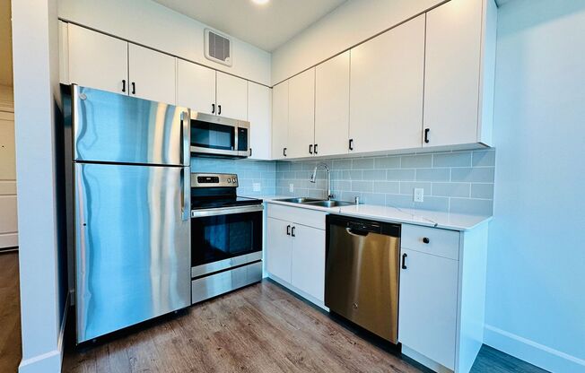 Studio, 1 bath, 327 sqft, $1,550, Unit 410-304