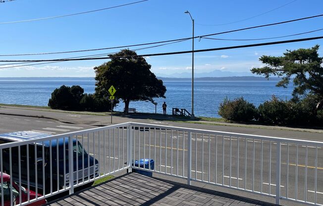 Alki Beach in West Seattle 4bed 2 bath Beach house!!!