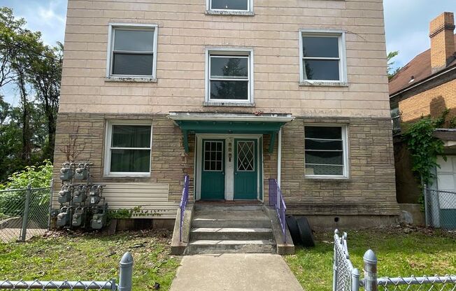 228 Reifert St