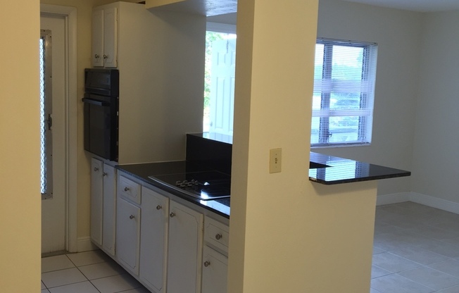 1 bed, 1 bath, 765 sqft, $1,575, Unit 10