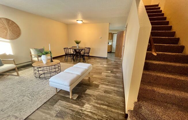 3 beds, 1.5 baths, 1,145 sqft, $1,095, Unit 300-6