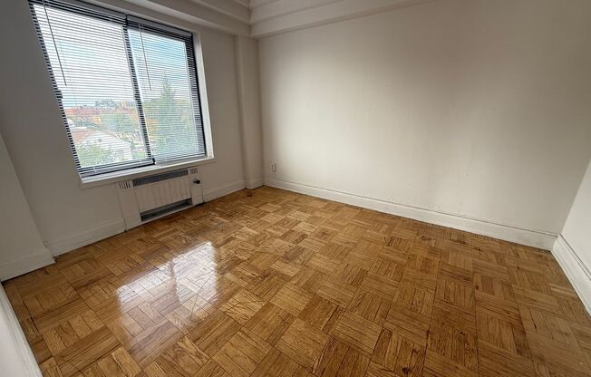 2 beds, 1 bath, $1,295, Unit 410