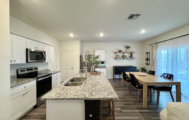 Beautiful 2 Story Home!