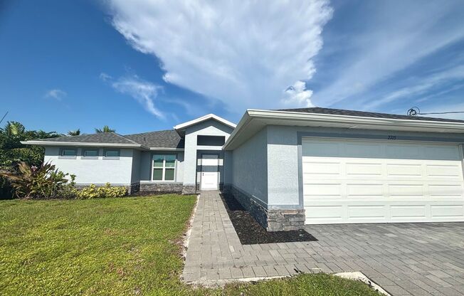 Spacious & Modern 3 Bed, 2 Bath in NW Cape - Available Now!