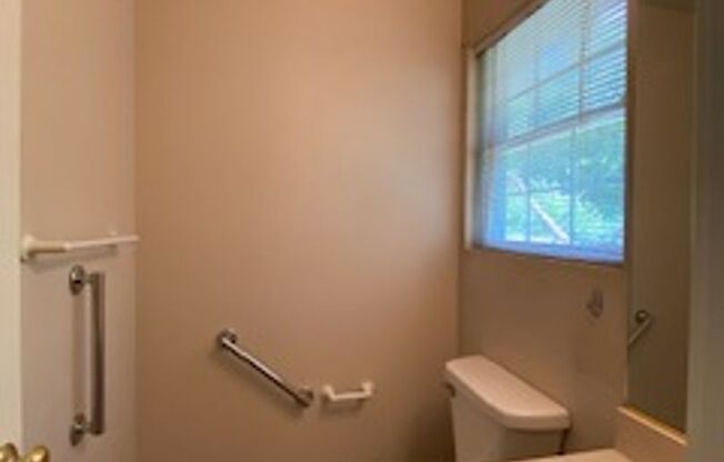 2 beds, 1.5 baths, $1,095