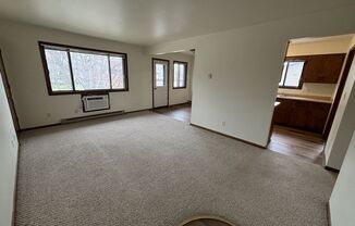 2 beds, 1 bath, $1,400, Unit 131-3