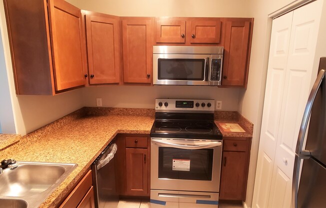 Updated 2BR/2BA Sandalwood Townhome
