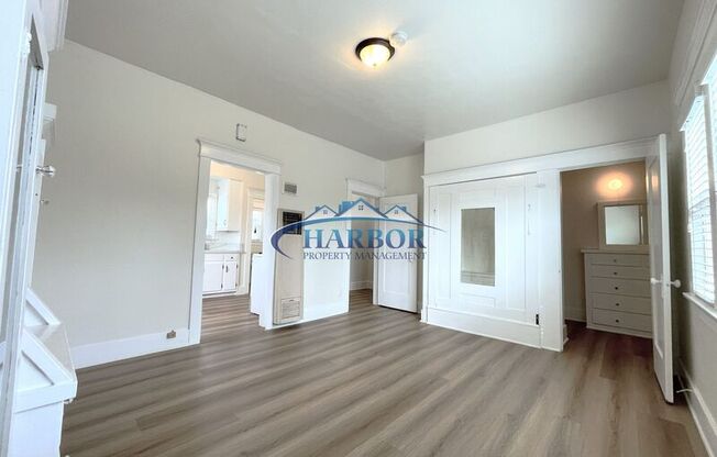 426 430 W 22 ST