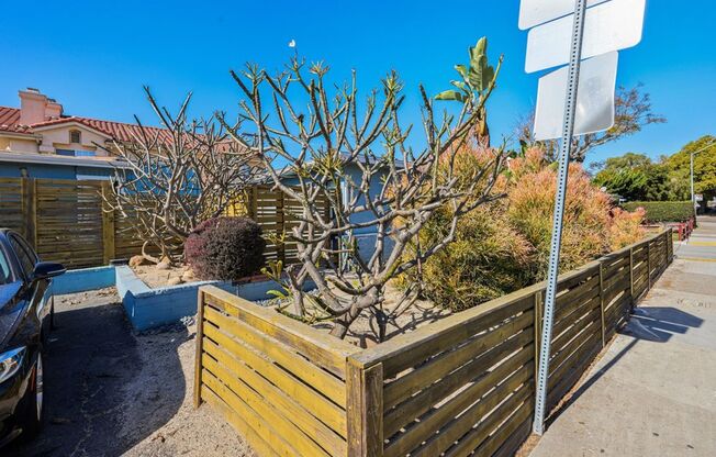 4204-4212 Ingraham Street