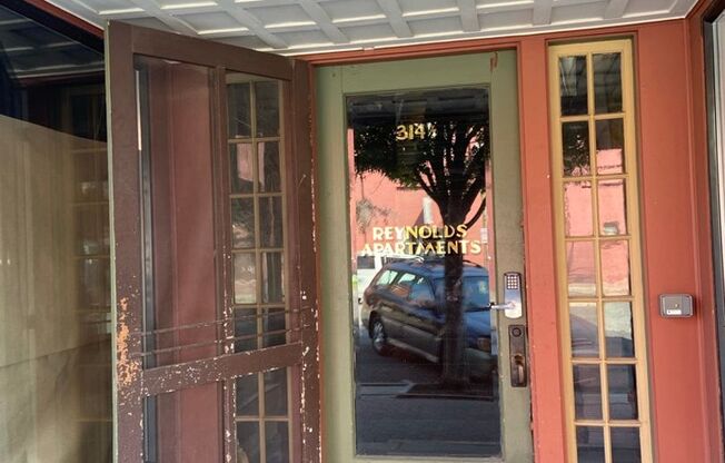 Reynolds Building - 314 1/2 North Pine