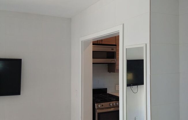 Studio, 1 bath, 280 sqft, $1,600, Unit 2