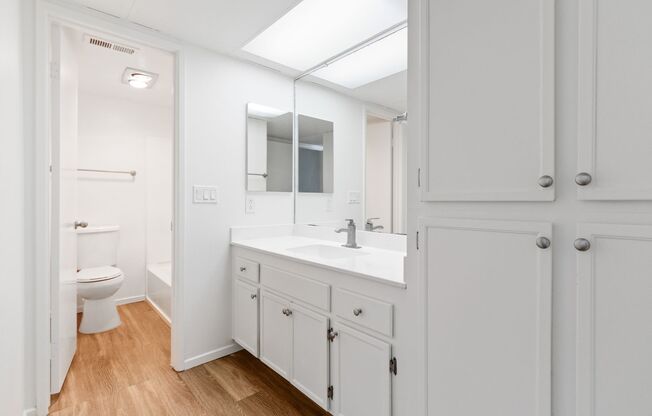 1 bed, 1 bath, $2,095, Unit 49