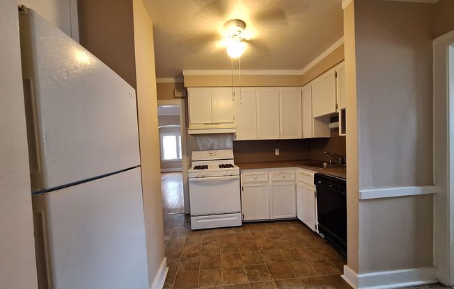 2 beds, 1 bath, $1,400