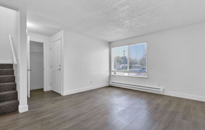 3 beds, 1.5 baths, 1,200 sqft, $1,750, Unit 5454-3