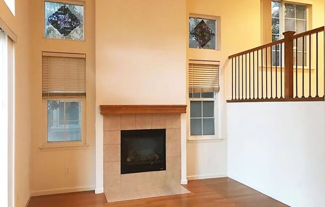 PEACEFUL & CONVENIENT TOWNHOME INCLUDES TWO MASTER SUITES!