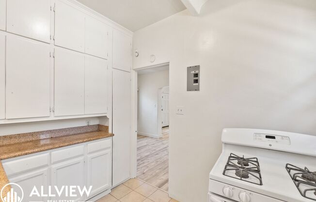 1 bed, 1 bath, $1,795, Unit Unit 323 W Hill St