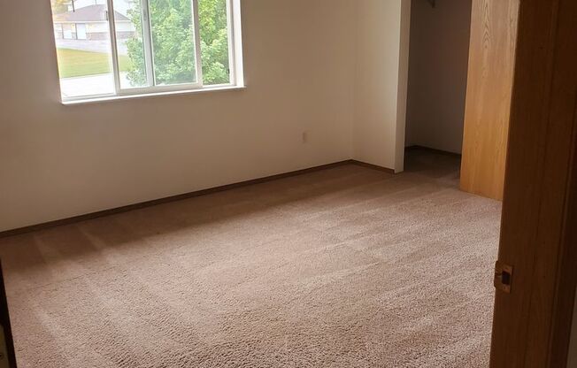 2 beds, 1 bath, 1,010 sqft, $1,269, Unit PL   7611