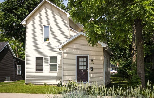 PRELEASING for AUGUST! Close to Campus