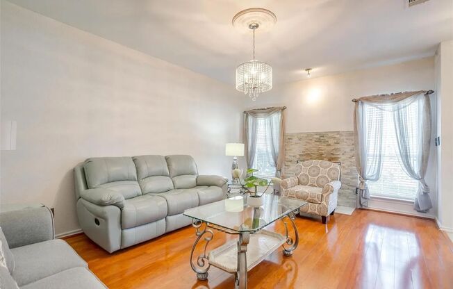 Spacious Home in the Heart of Lewisville – Prime Location Near Parks, Shopping & Dining!