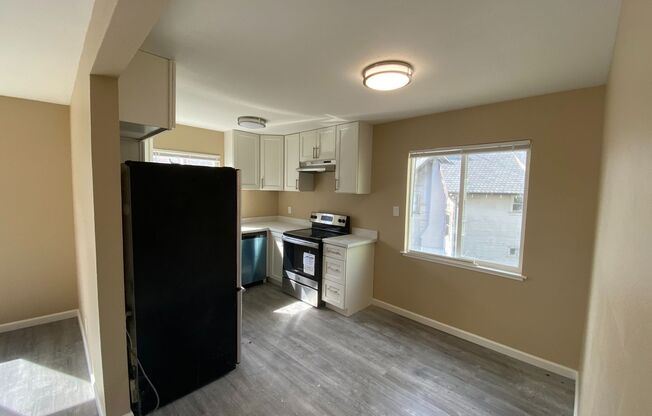 2 beds, 1 bath, 800 sqft, $2,395, Unit 204